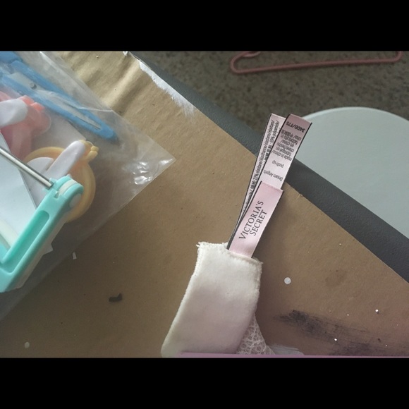 Victoria Secret Bra - Picture 2 of 2